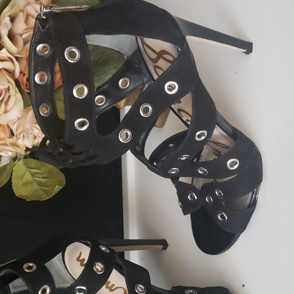 Shoes - Picture 2 of 4